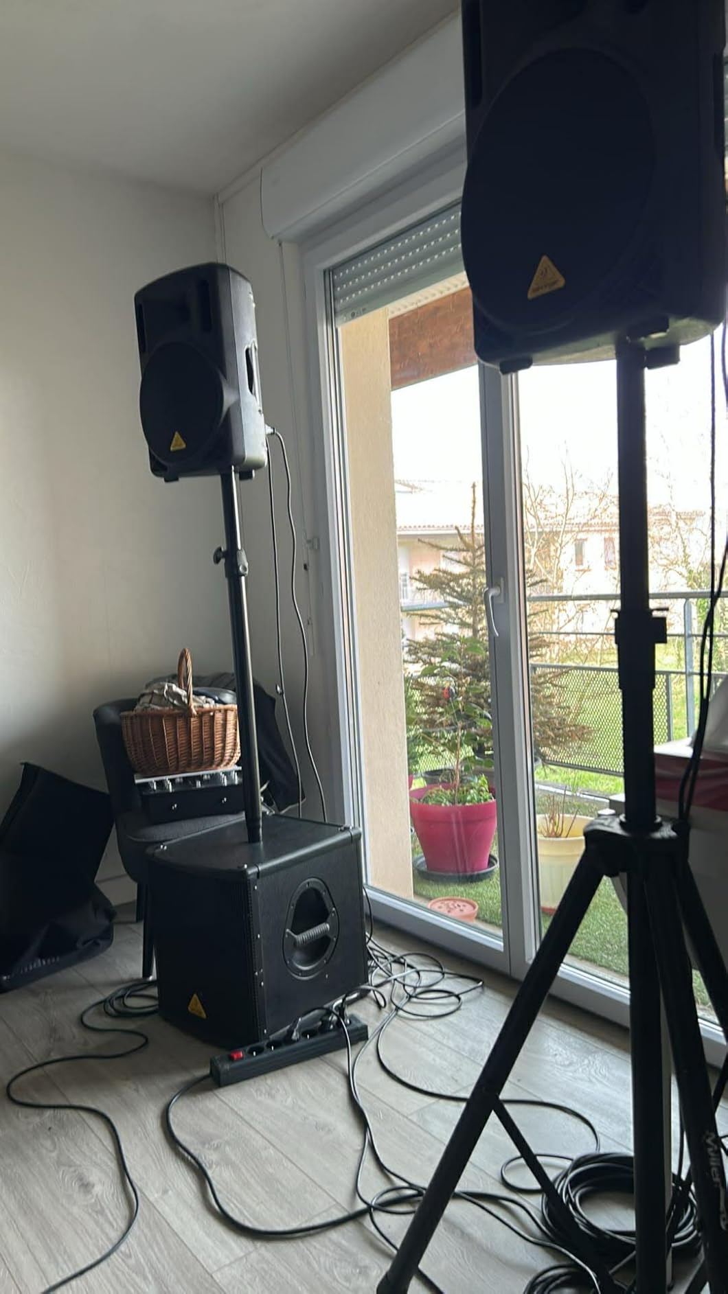 Behringer B1200D-PRO caisson de basse actif 12 pouces 500W