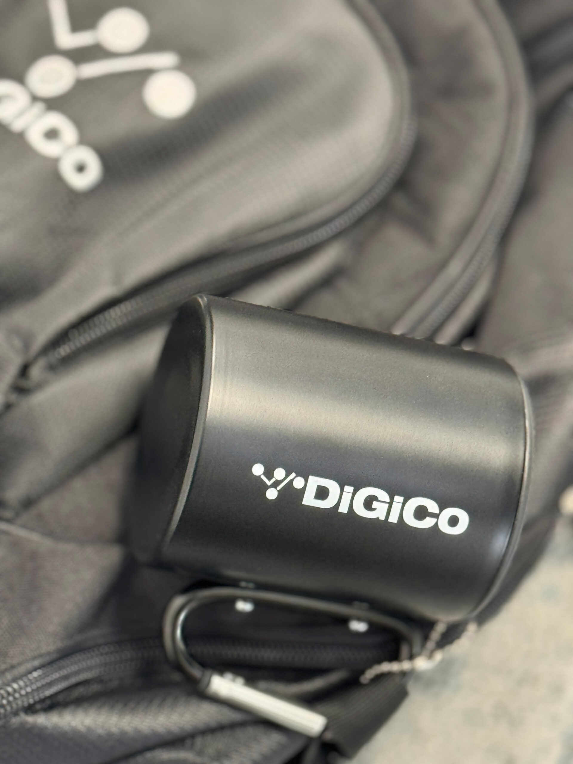 DiGiCo SD-Range mug mousqueton inox noir 300 ml