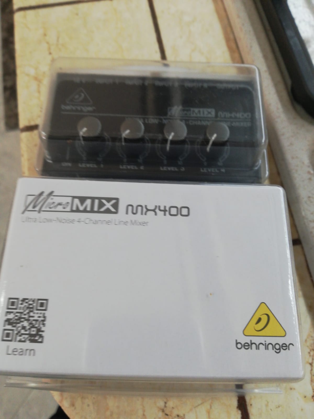 Behringer Micromix MX400 mixeur ligne 4 voies mono