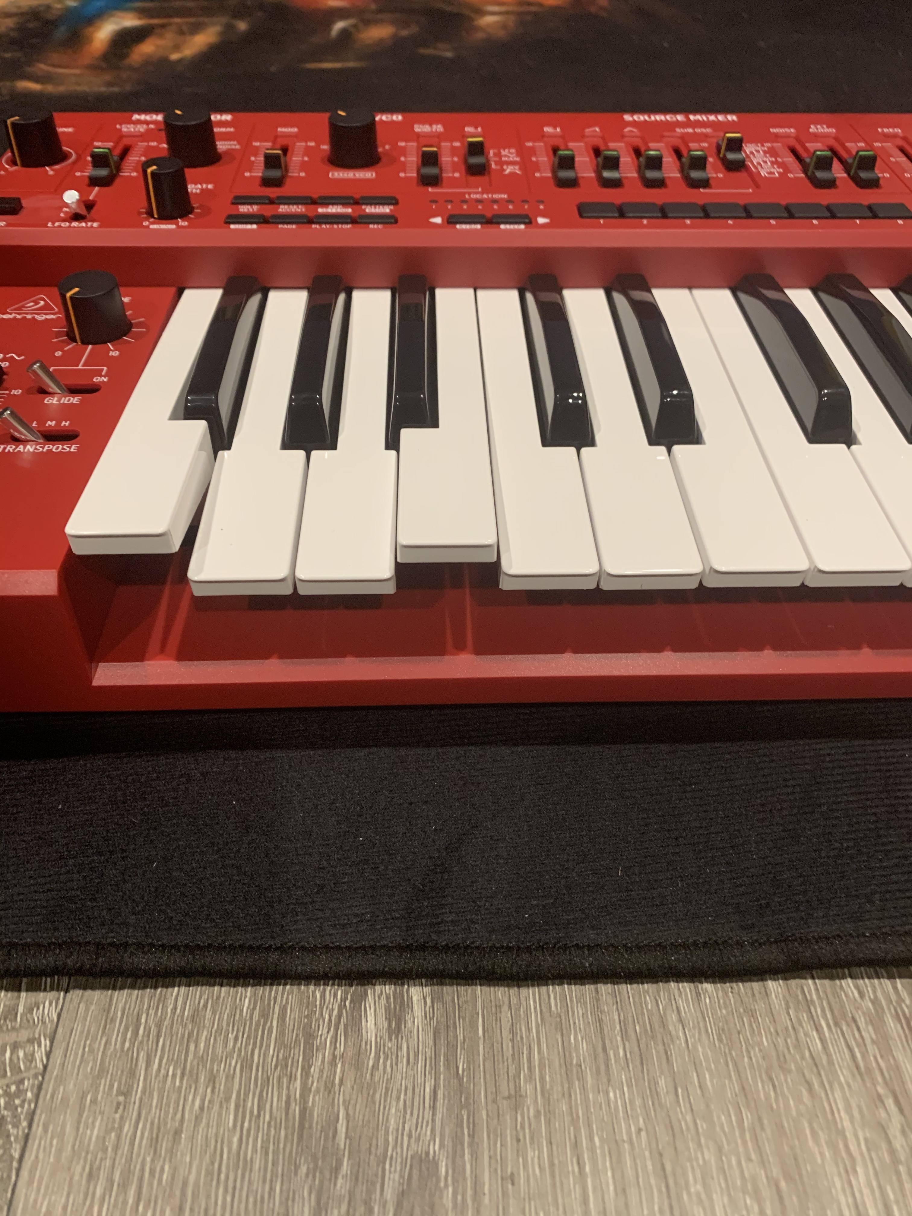 Behringer MS-101-RD synthétiseur analogique 32 touches