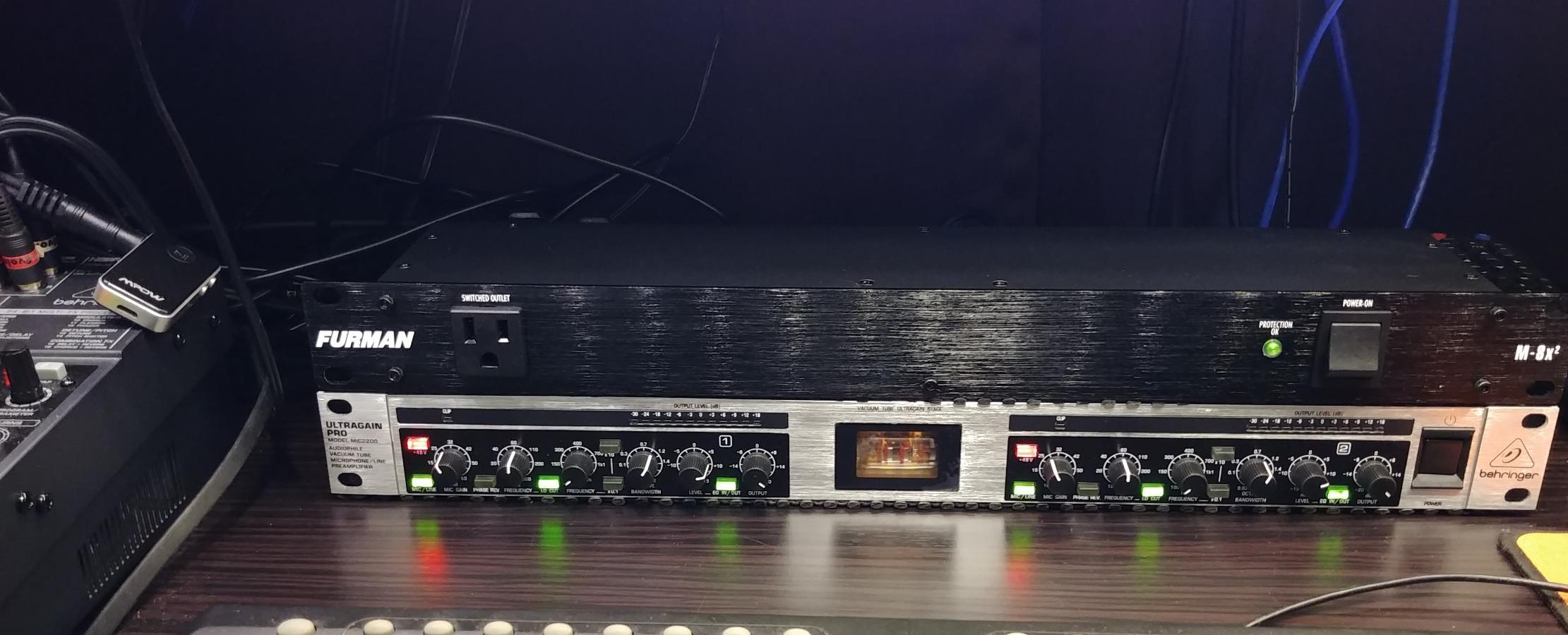 Behringer Mic2200 Ultragain Pro préampli micro 2 canaux à lampe