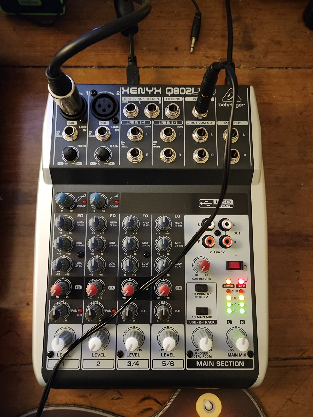 Behringer Xenyx Q802USB table mixage 8 voies USB