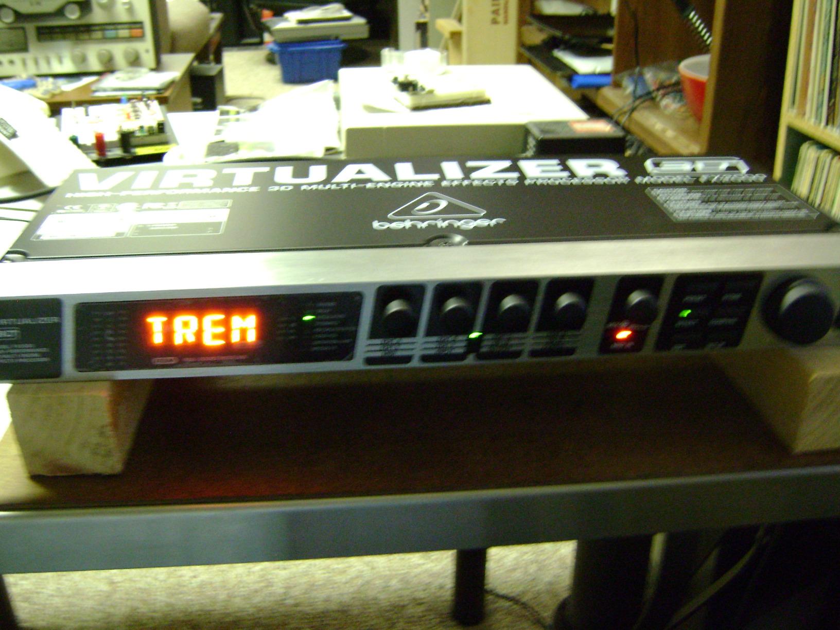 Behringer VIRTUALIZER FX2000 processeur effets 3D rack studio