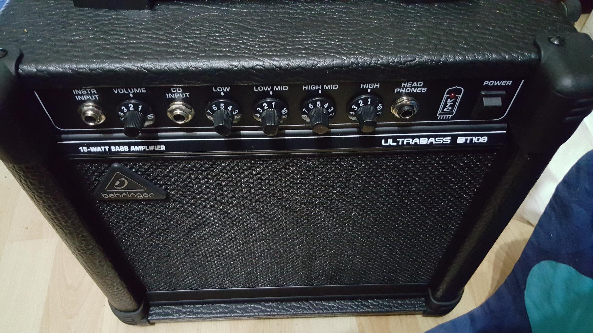 Behringer BT108 ampli basse combo 15W 8 pouces VTC