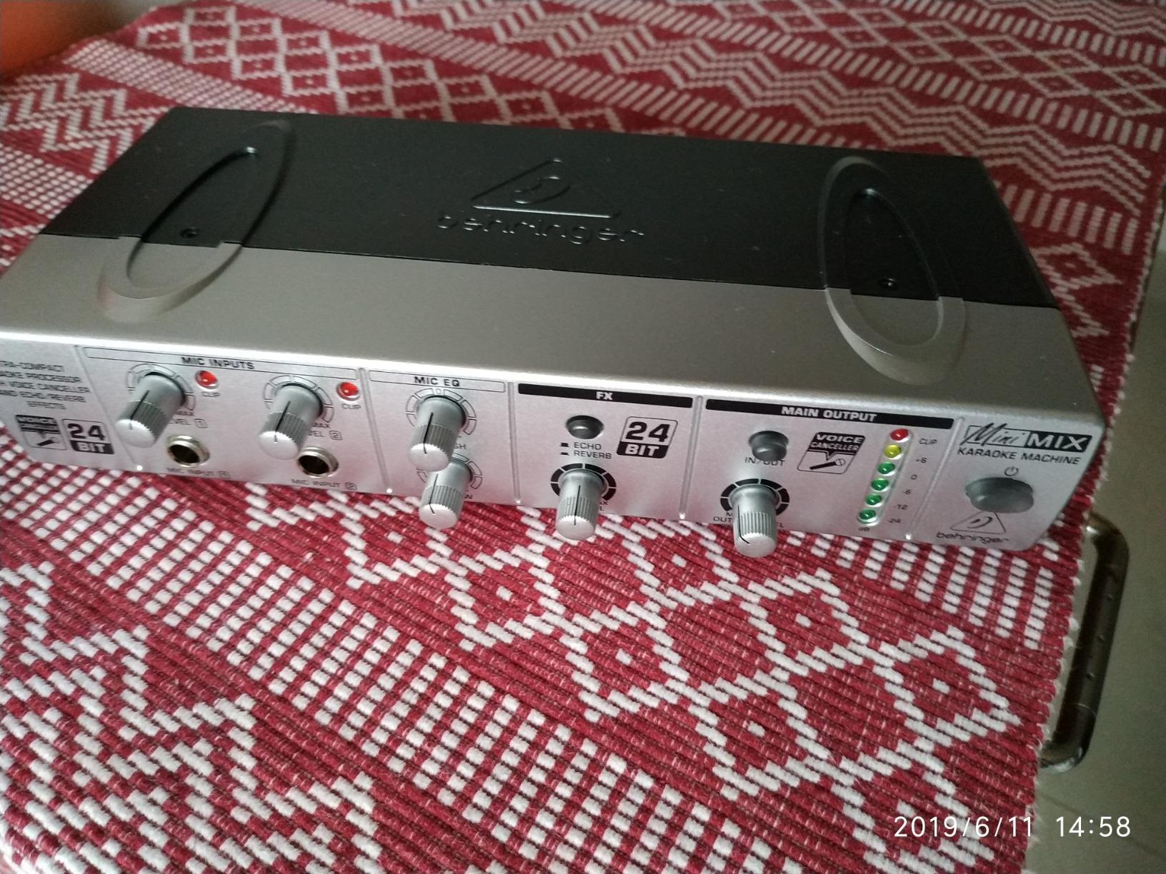 Behringer MIX800 Minimix mixeur karaoké 2 micros avec écho