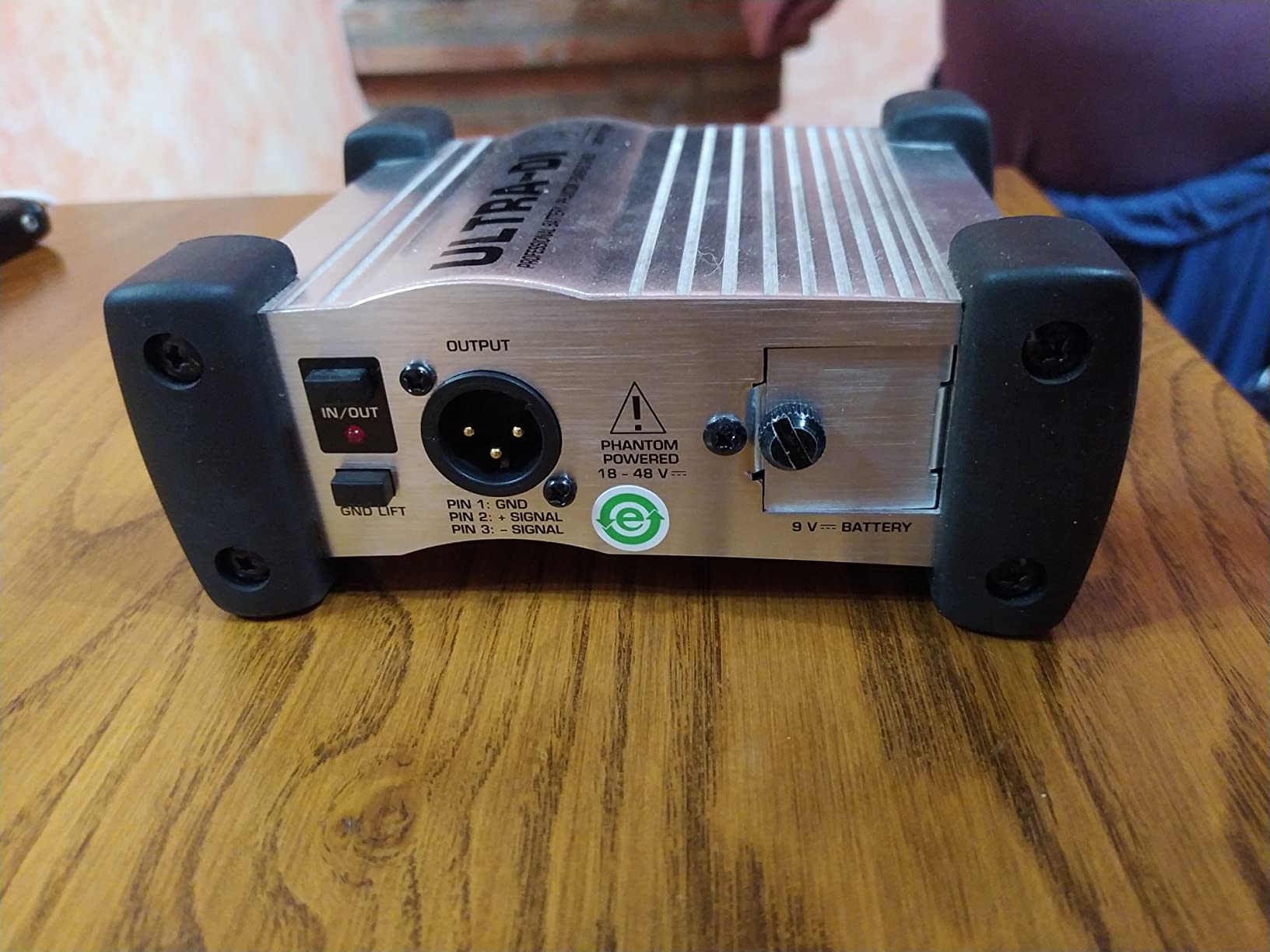 Behringer DI100 boîtier direct actif instrument +48V pile