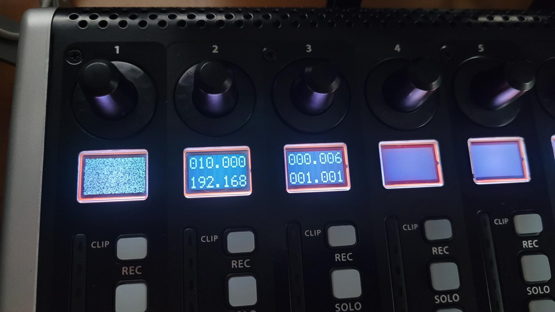 Behringer X-Touch contrôleur DAW 9 faders motorisés