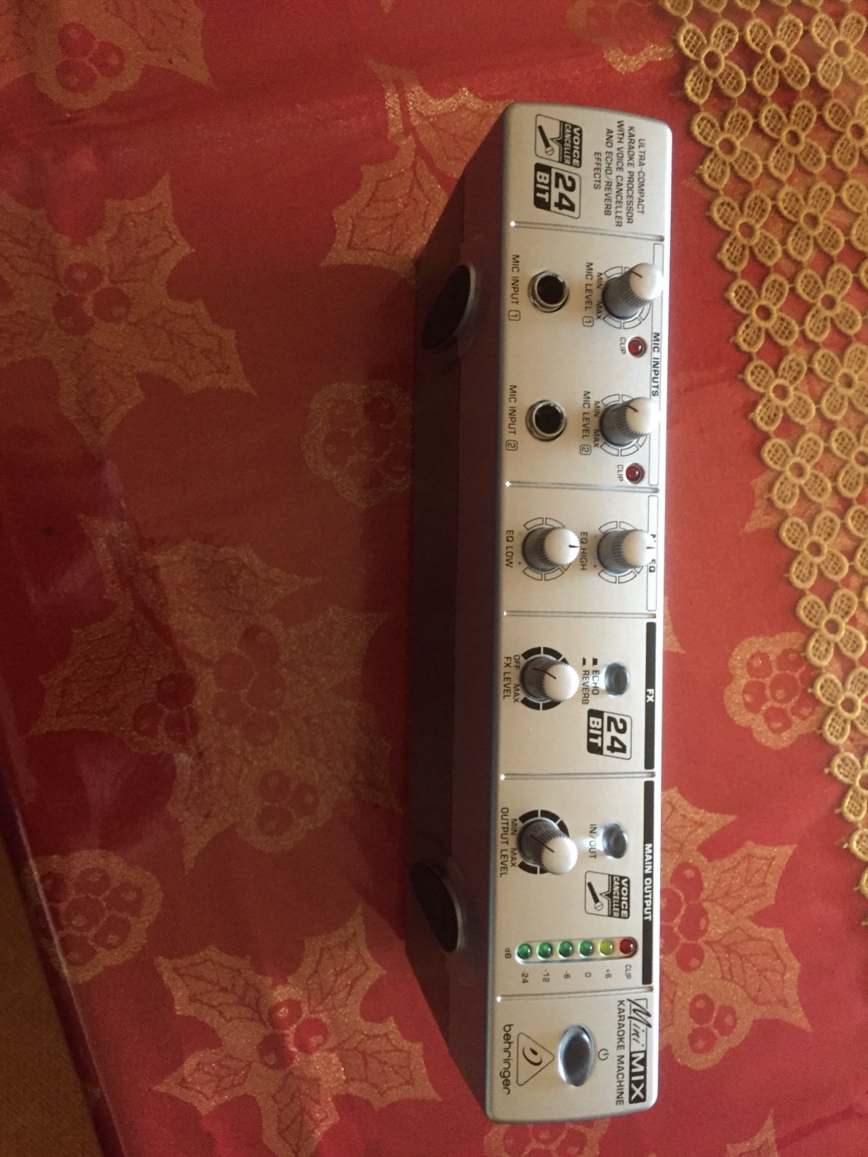 Behringer MIX800 Minimix mixeur karaoké 2 micros avec écho