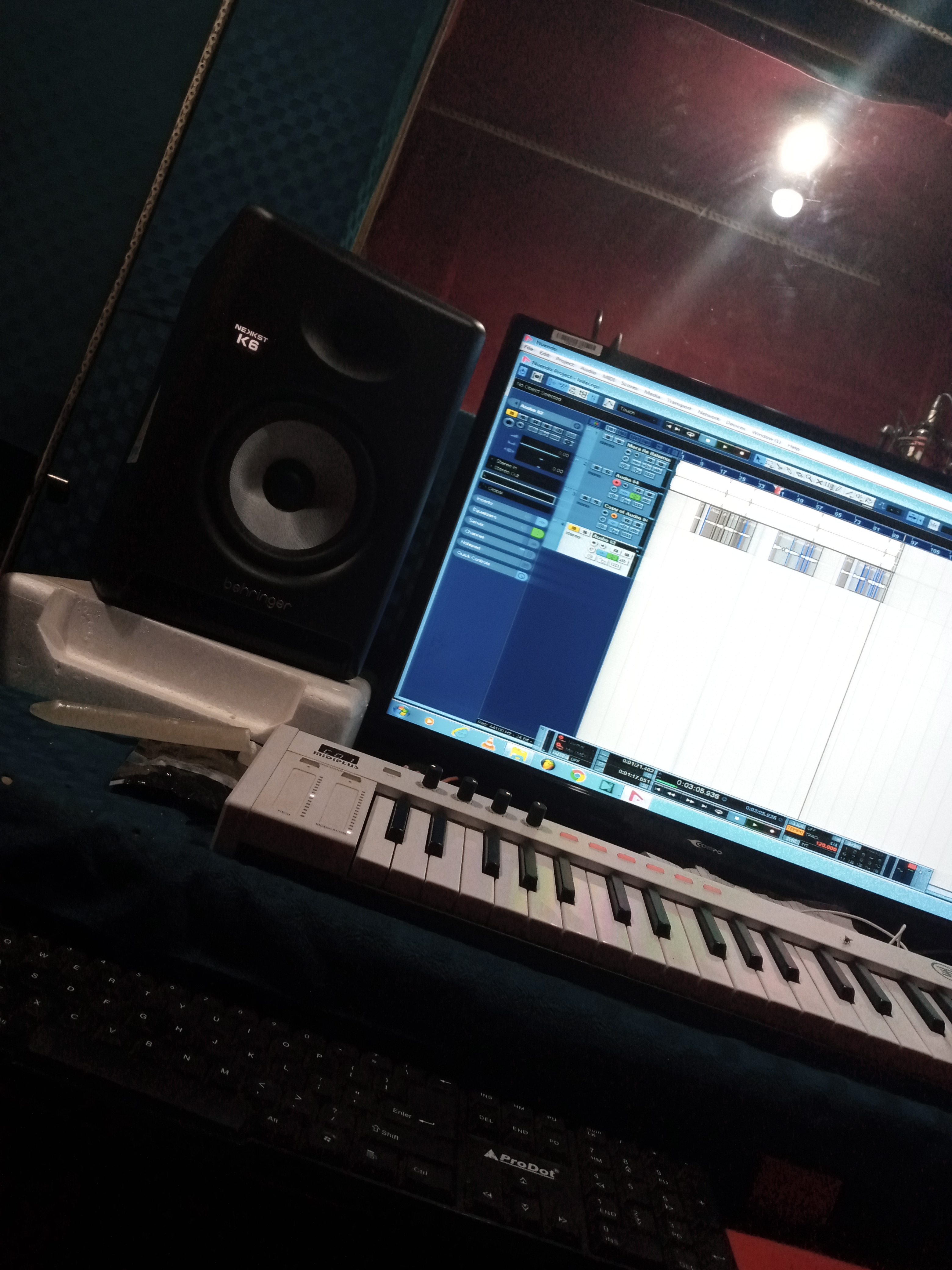 Behringer Nekkst K6 moniteur studio 150W noir