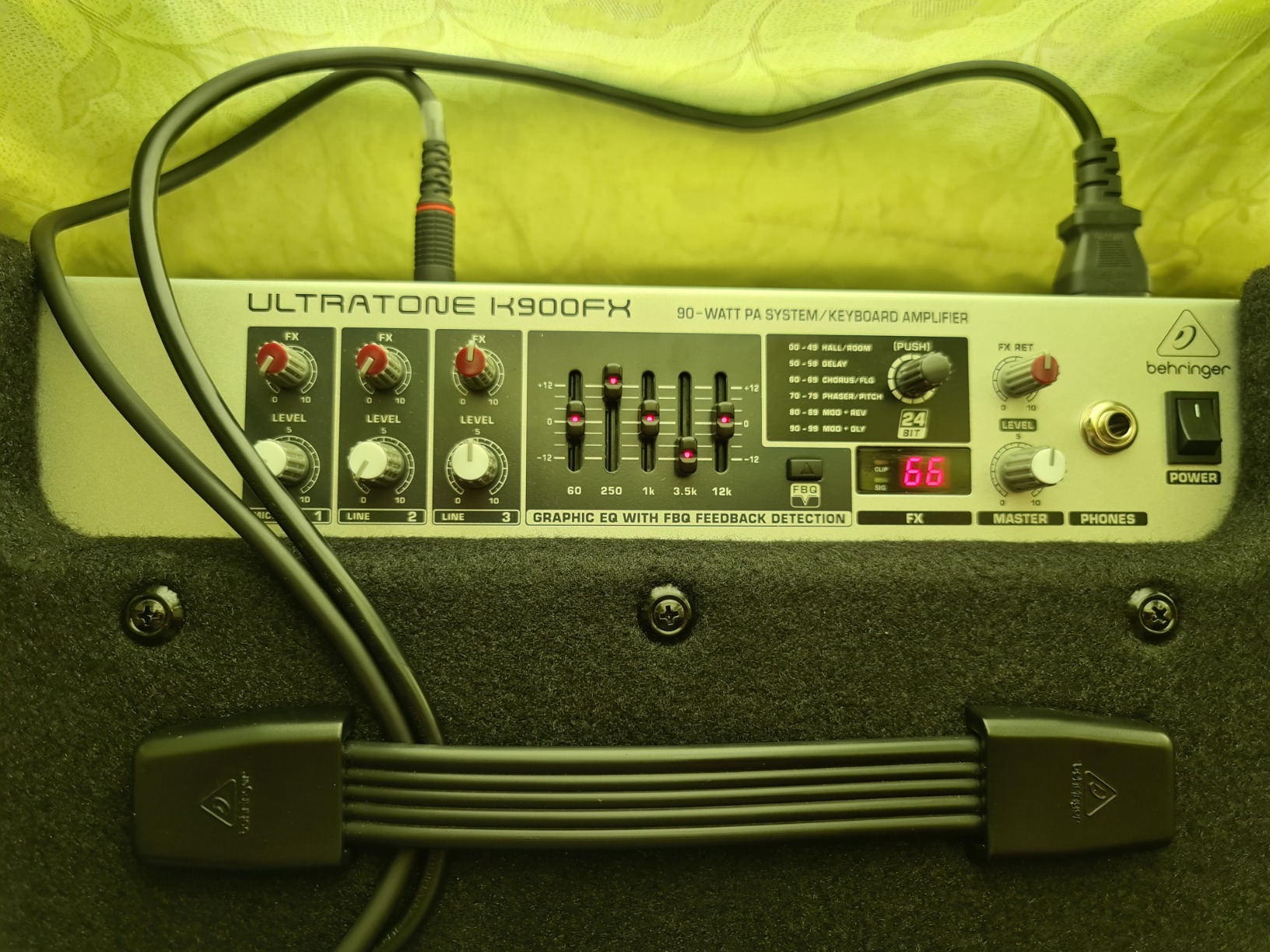 Behringer Ultratone K900FX ampli clavier 90 W 3 canaux